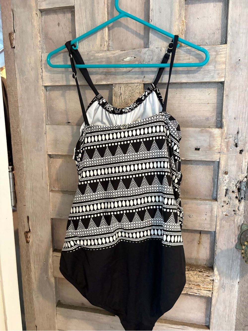 Black & White Patterned Women's Tank Top swim suit.very forgiving style. Size 16